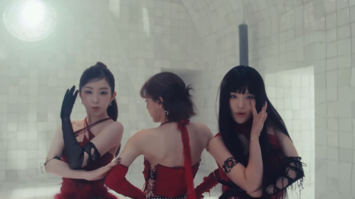 Red Velvet Cosmic MV Review: The Queens of Eerie Concepts Return with a Cinematic Masterpiece