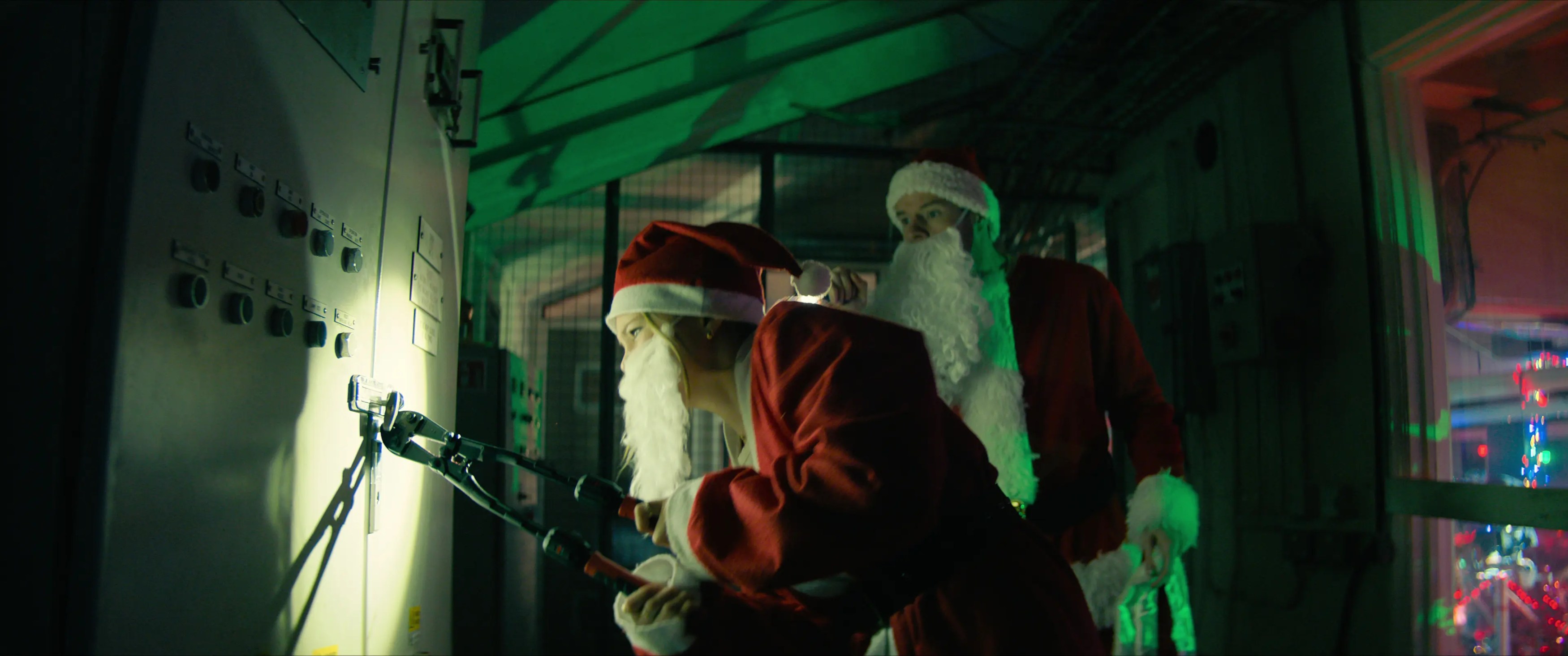 Jingle Bell Heist Review: Olivia Holt, Connor Swindells
